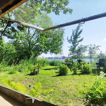 Campingplads Minimalist Riverside Hideout *