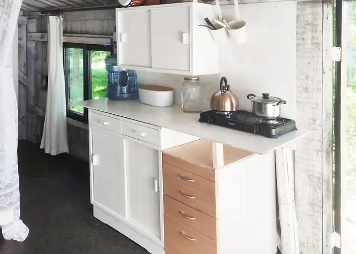 Minimalist Riverside Hideout Campeggio *