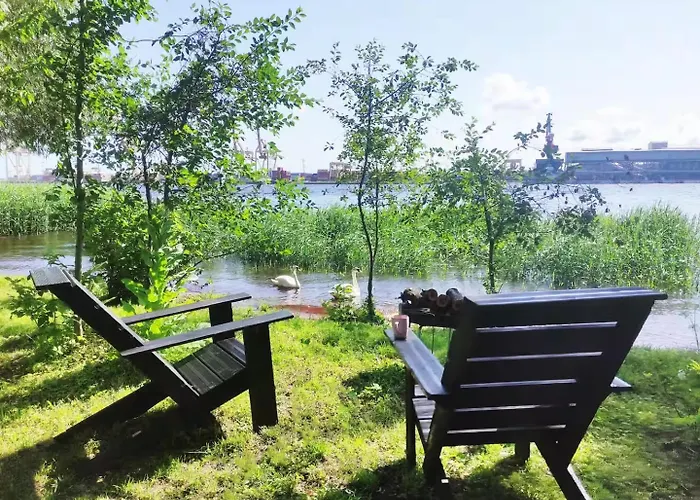 Minimalist Riverside Hideout Campeggio Riga