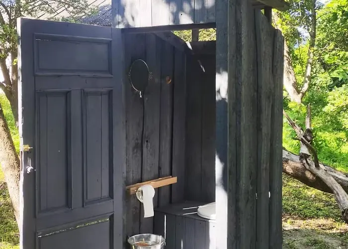 Minimalist Riverside Hideout Campeggio *